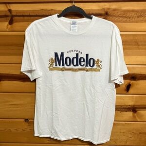 Delta White Modelo Graphic Tee